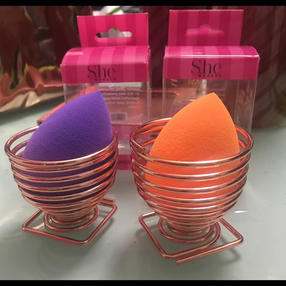 SHE-BEAUTY BLENDER SPONGE WITH HOLDER-SET OF TWO